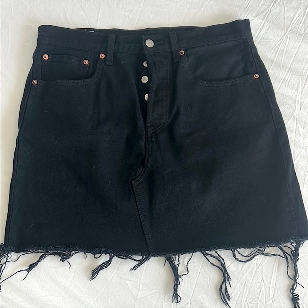 Levi’s | Premium High-Rise Raw Hem Skirt